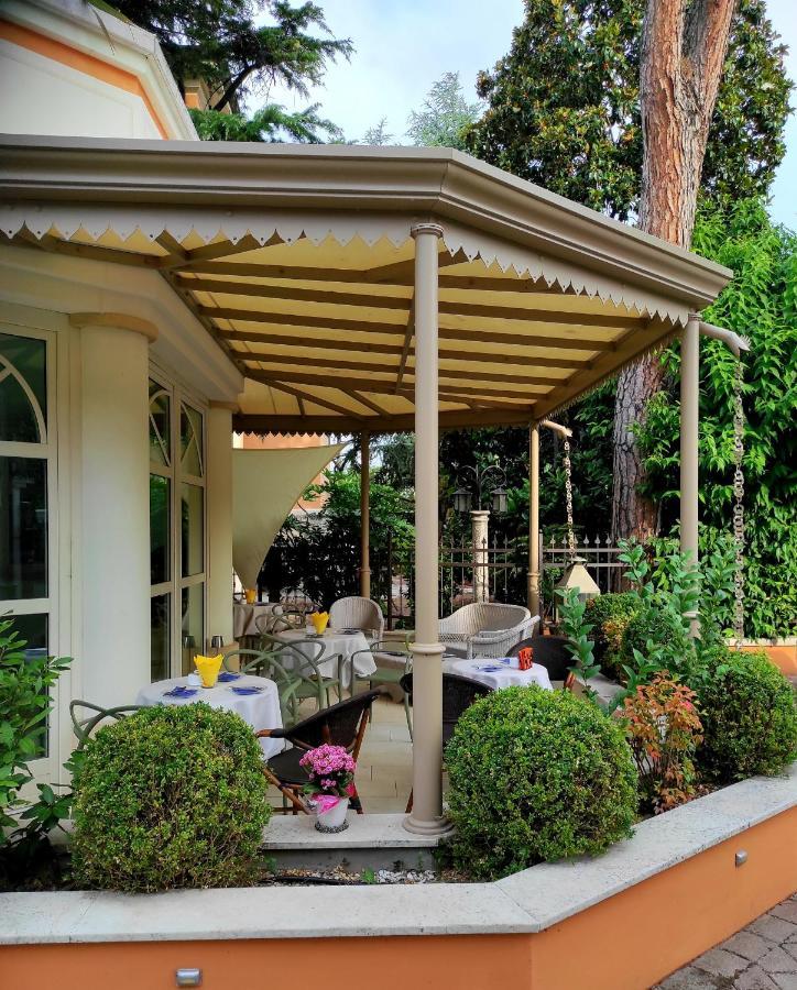 La Desenzano Bed & Breakfast *